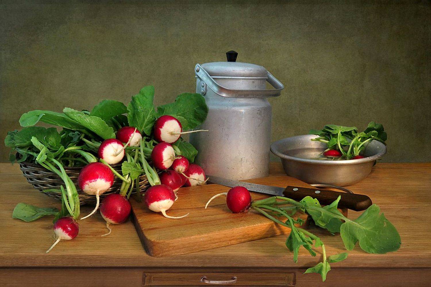 натюрморт,балон,доска,нож,редиска,миска,вода, Алла Шевченко