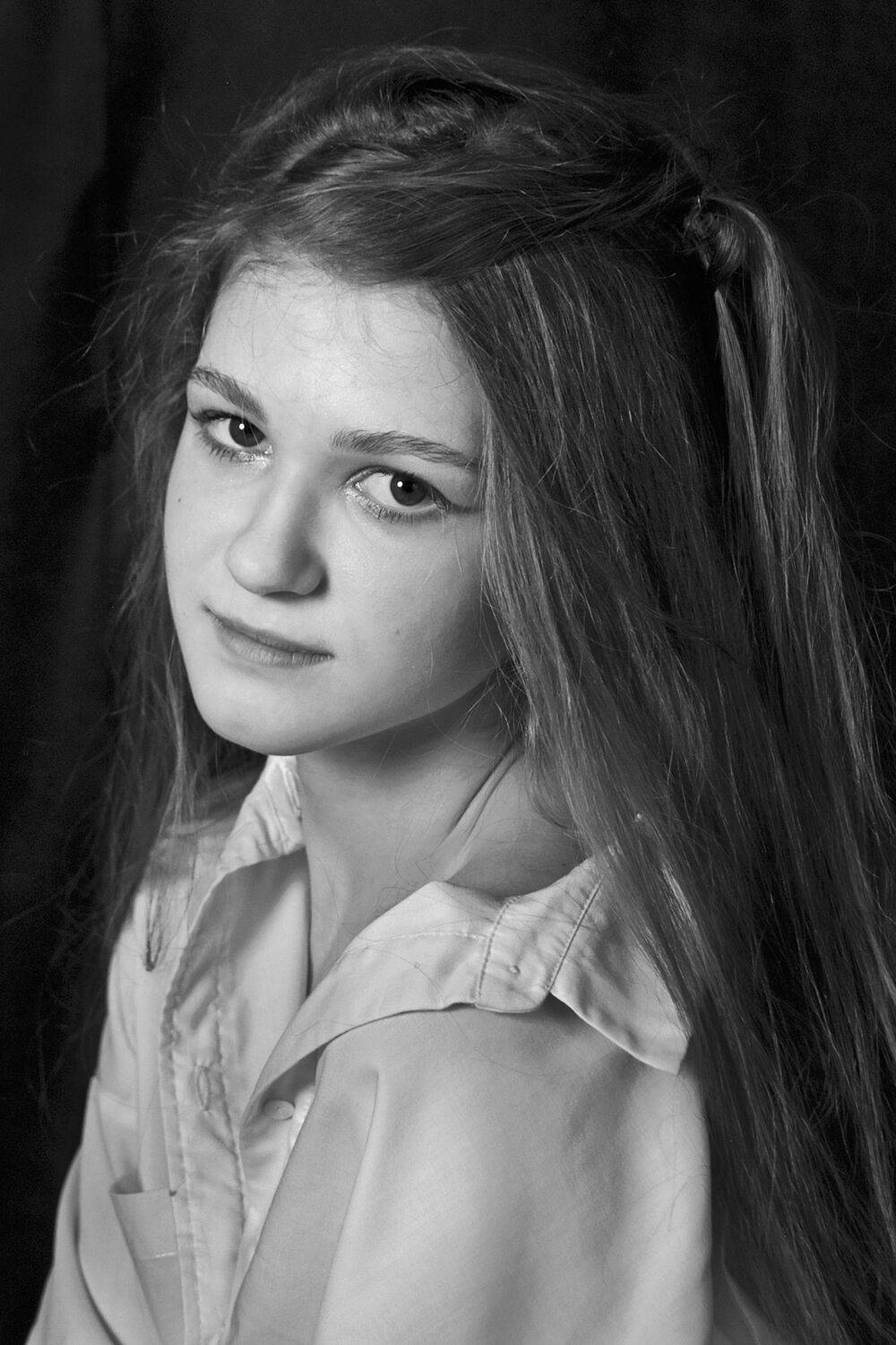 девушка, портрет, глаза, взгляд, волосы, апатиты, Николай Смоляк