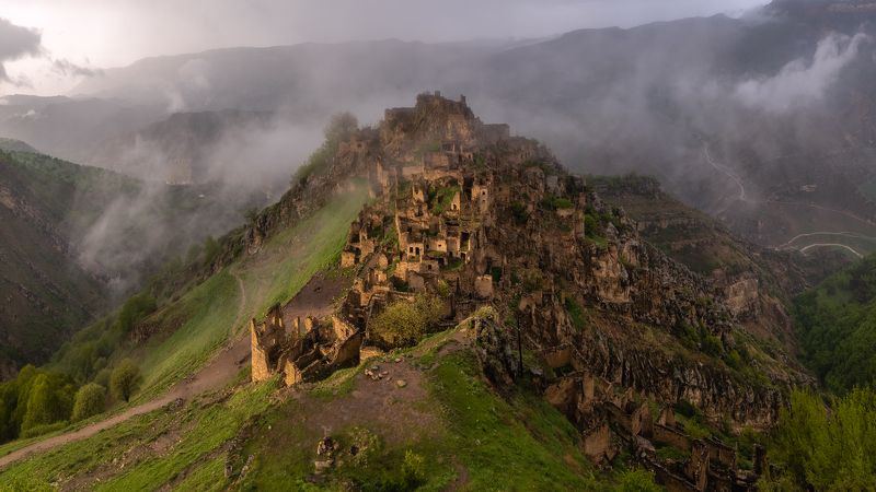 дагестан, кавказ, россия, гамсутль, природа, пейзаж, закат, туман, горы, dagestan, caucasus, russia, gamsutl, nature, landscape, sunset, fog, mountains Аул-призрак Гамсутль фото превью