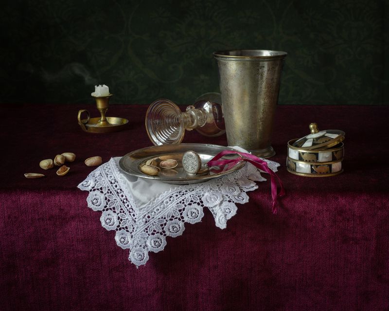 О фисташках и бокалах фото превью