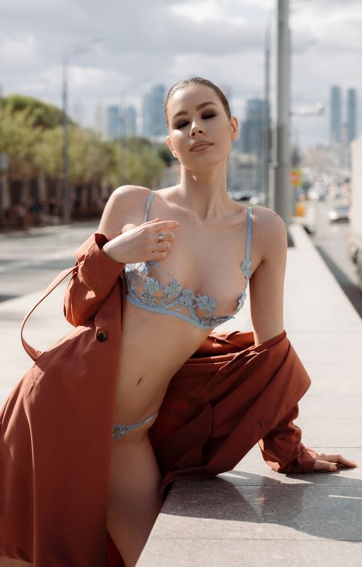 гламур, женский портрет, в белье, на улице, street, lingerie, glamour, girl На пути к изгнанию фото превью