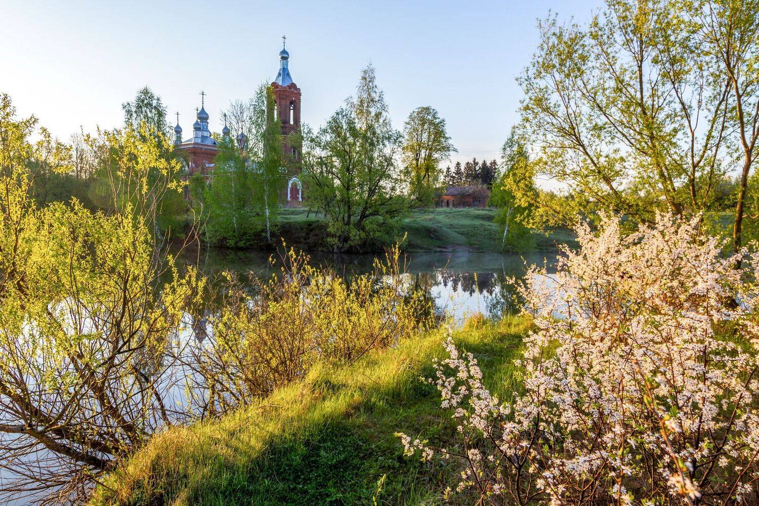 Букрино, весна, храм, пейзаж, озеро, терн, утро, Юрий Морозов