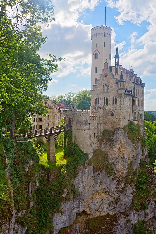 Замок Лихтенштайн, Германия фото превью