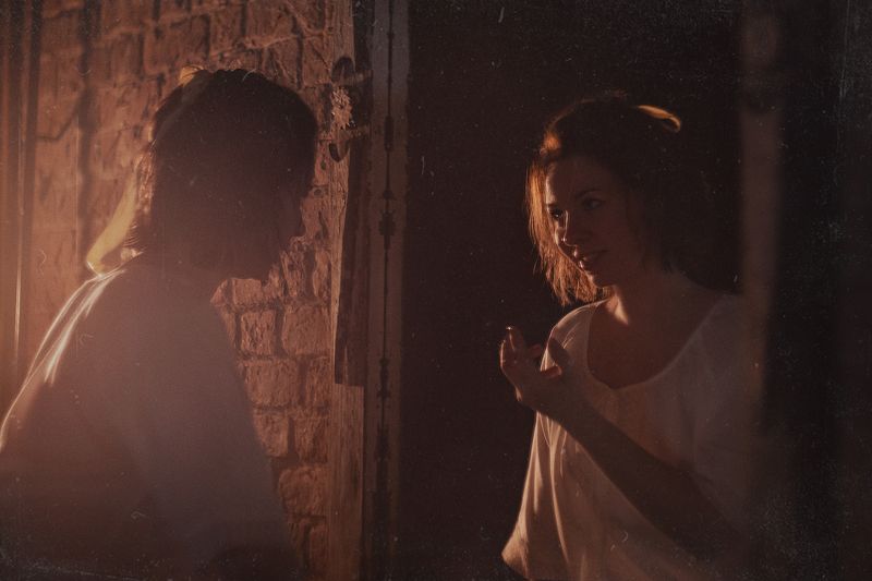 Портрет, девушка, русская, ночь, гадание, святки Гадание. Отражение фото превью