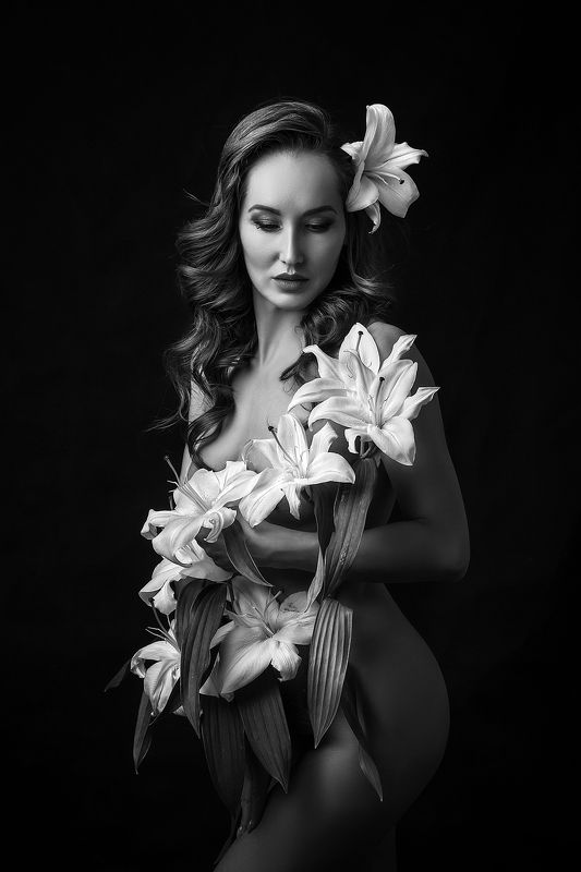 Девушка и лилии фото превью
