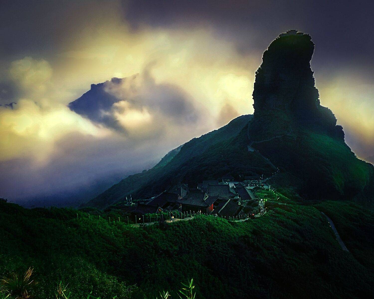 梵净辉照, 吴 微雨墨烟鸿