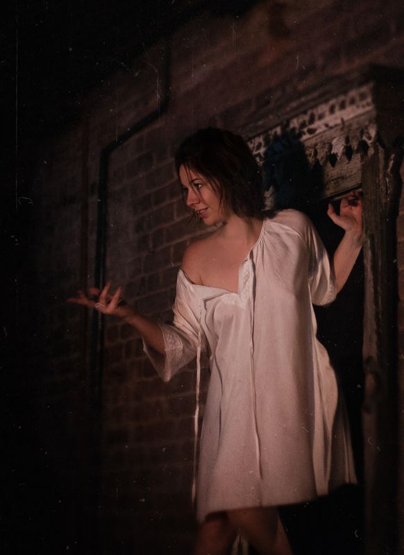 Портрет, девушка, русская, ночь, гадание, святки, призрак Гадание. Отражение фото превью