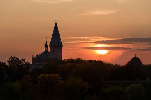 Нарва. Две церкви.