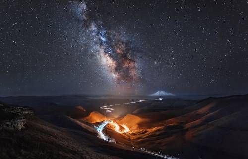 Эльбрус под звездным небом