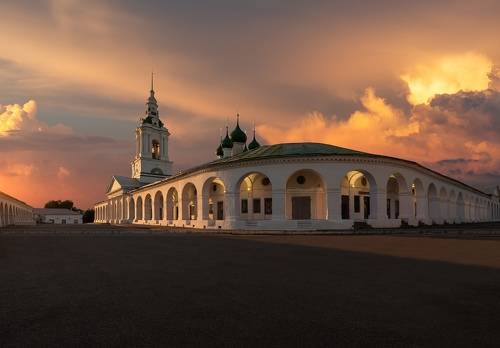 Торговые ряды. Город Кострома (Россия)