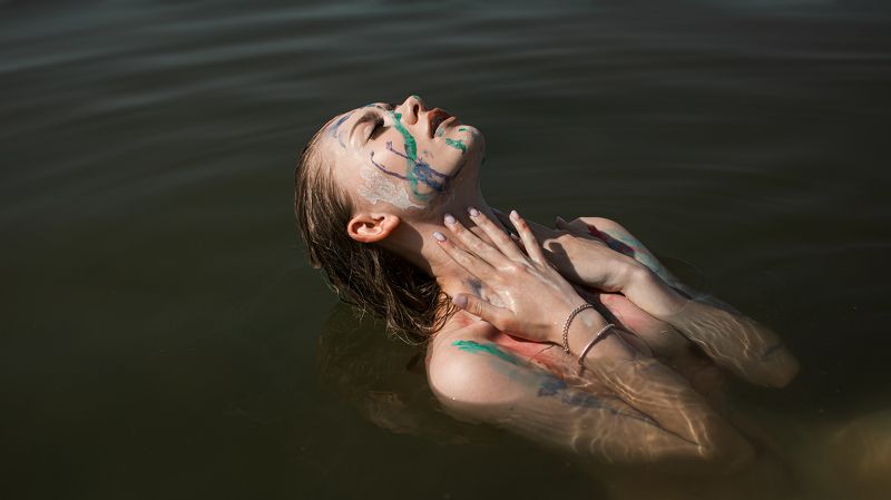 Женский портрет, ню,  Морская художница  фото превью