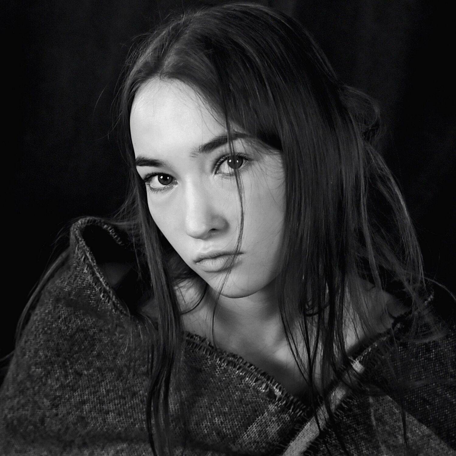 девушка, портрет, глаза, взгляд, волосы, апатиты, Николай Смоляк