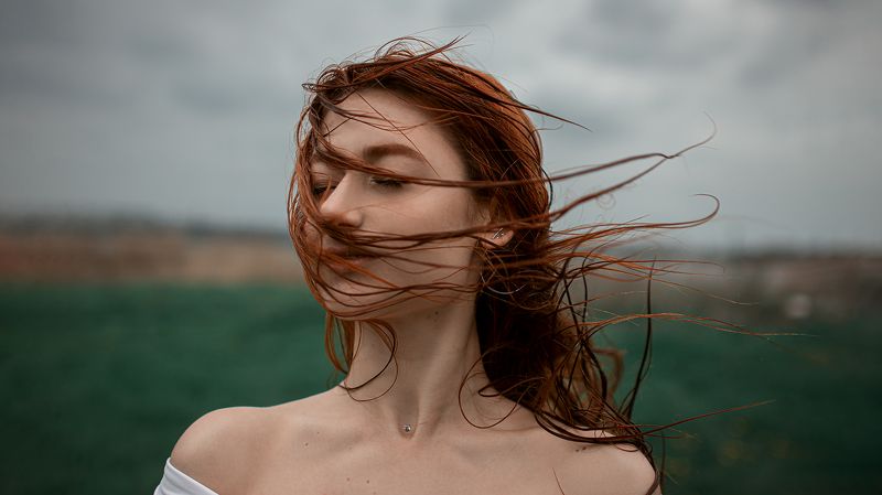 женский портрет, постановочная фотография Весенний ветер фото превью