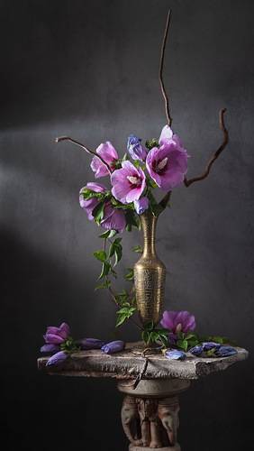 Про бронзовую вазу. / About the bronze vase.