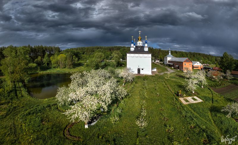 Тишина монастырского сада фото превью
