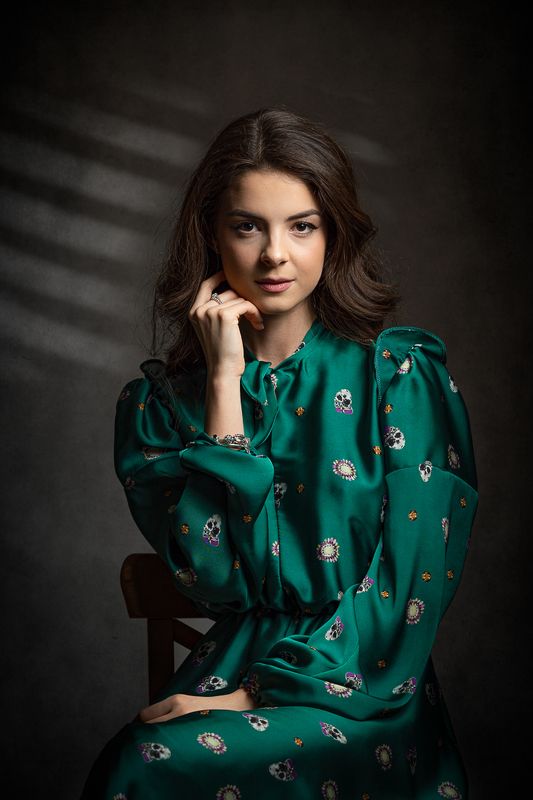 Pensive фото превью