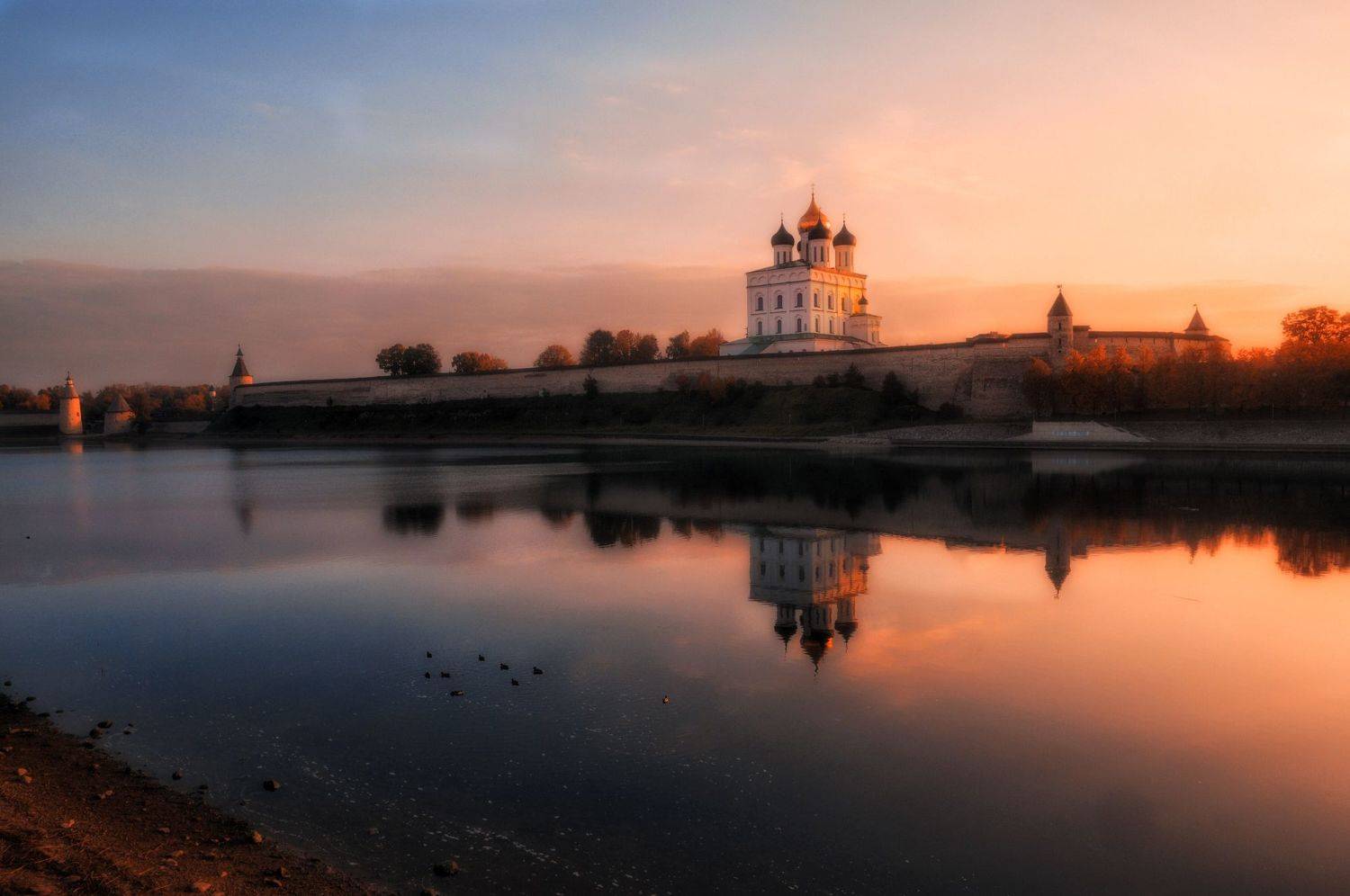 храм стены башни река отражение, Вера Петри