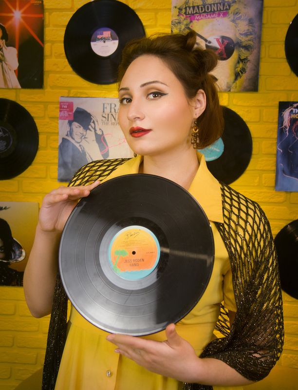 Yellow Pin-Up фото превью