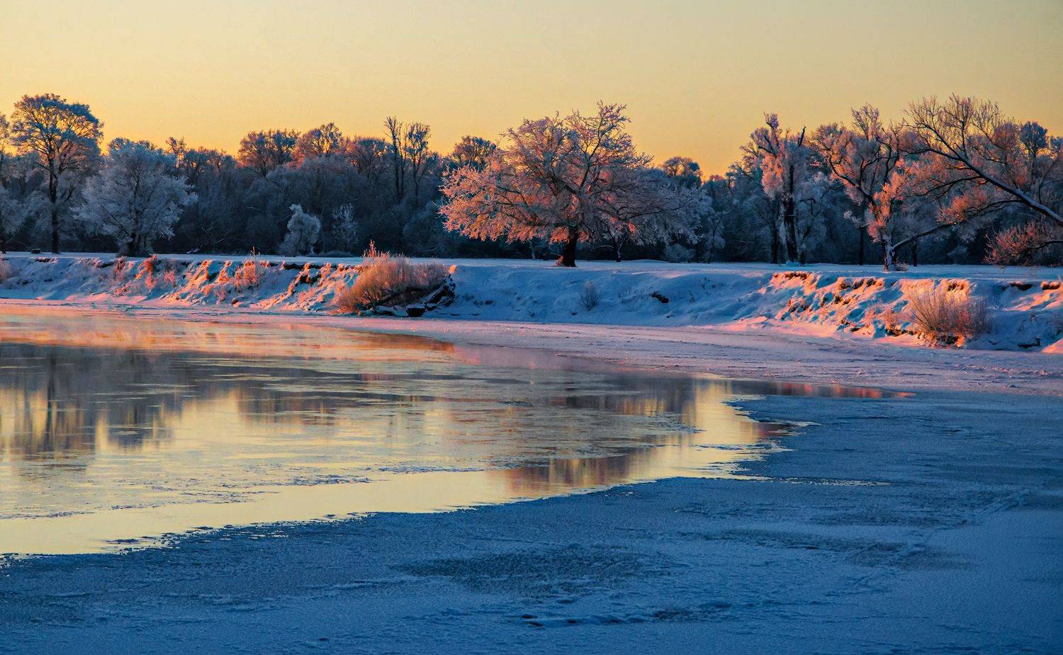 река утро пейзаж облака, Александр Березуцкий