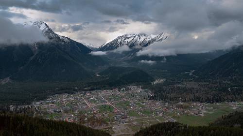 Затерянный среди гор