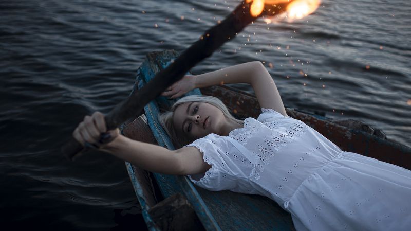 Женский портрет, постановочная фотография Fire фото превью