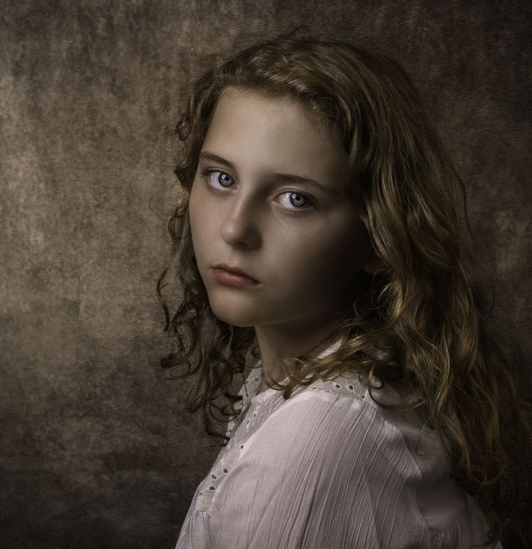 portrait of a girl фото превью