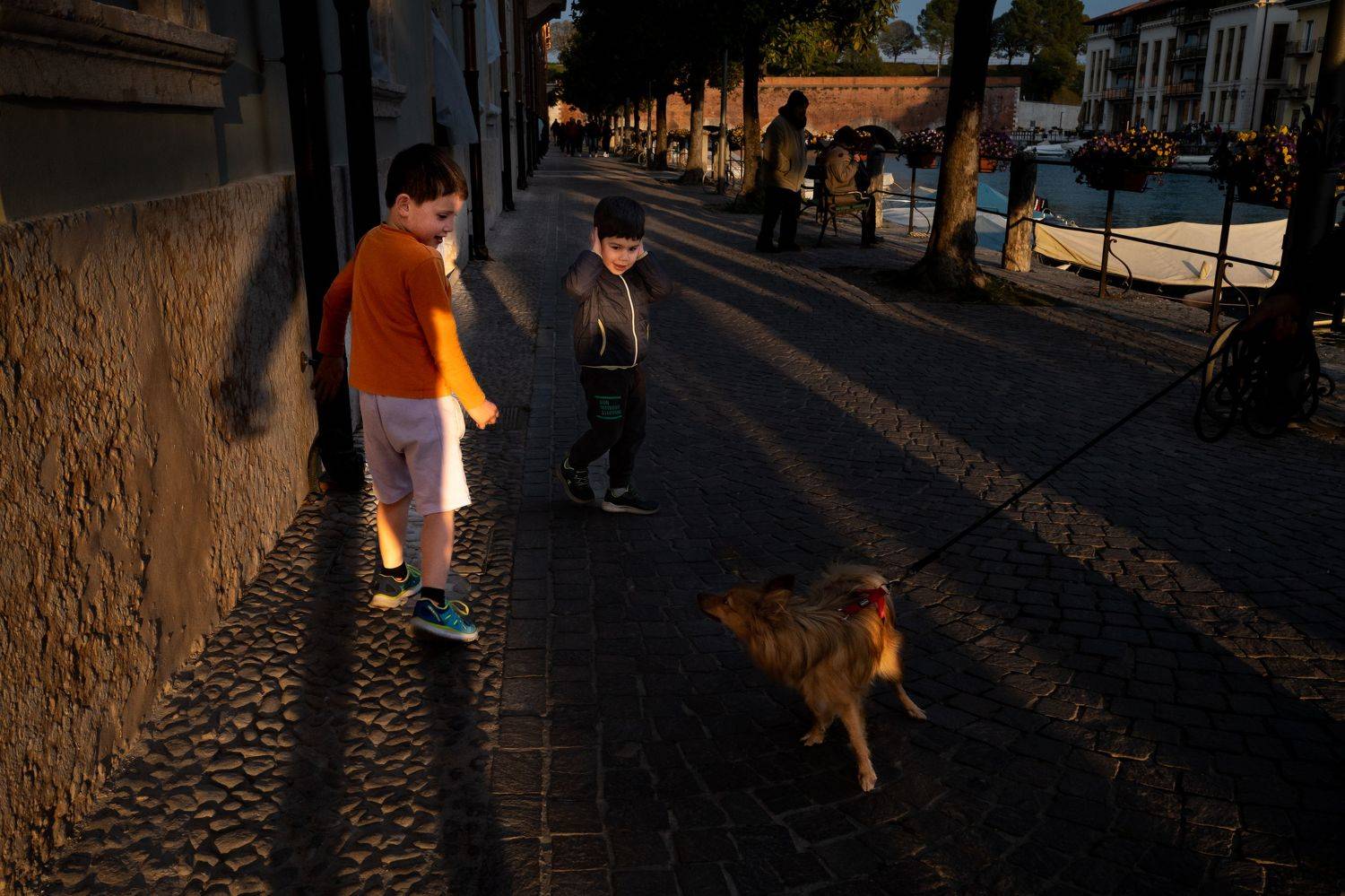 streetphotography,streetphoto,urban,people,streetlife,urban photography,Low Key,shadows,light, Pablo Abreu