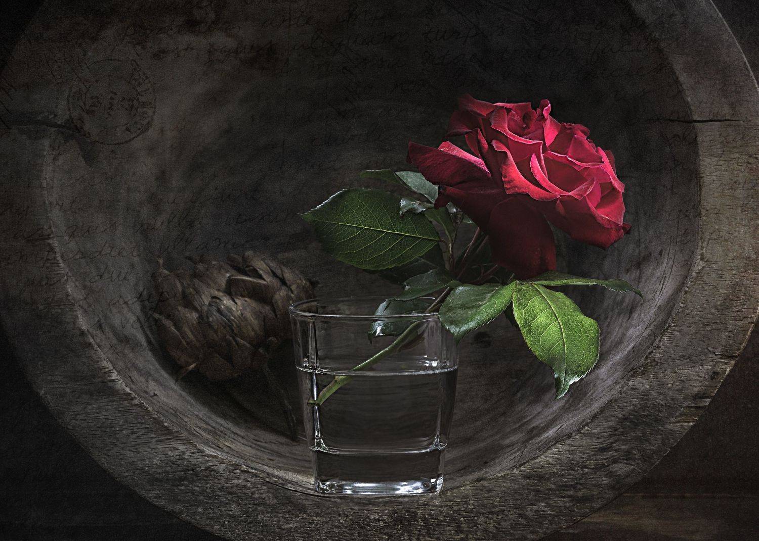 натюрморт,  деревенский, дерево, тарелка,  естественный свет, цветы, сухой артишок, роза в стакане, Вадим Кулинский