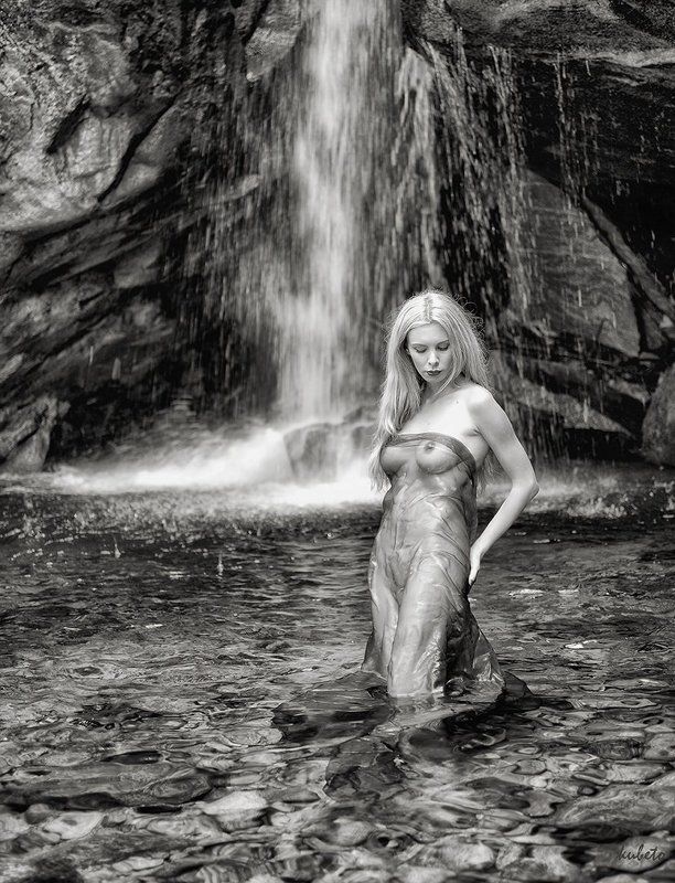 Born of Water фото превью