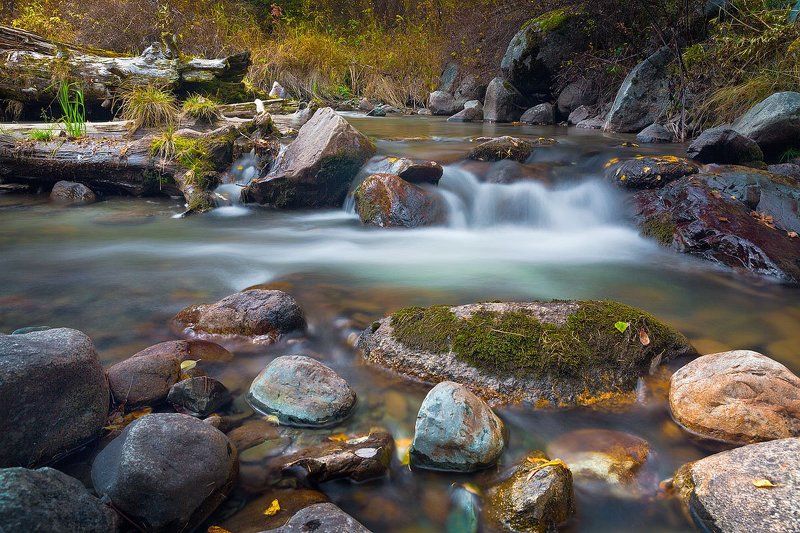 Бегущая вода фото превью