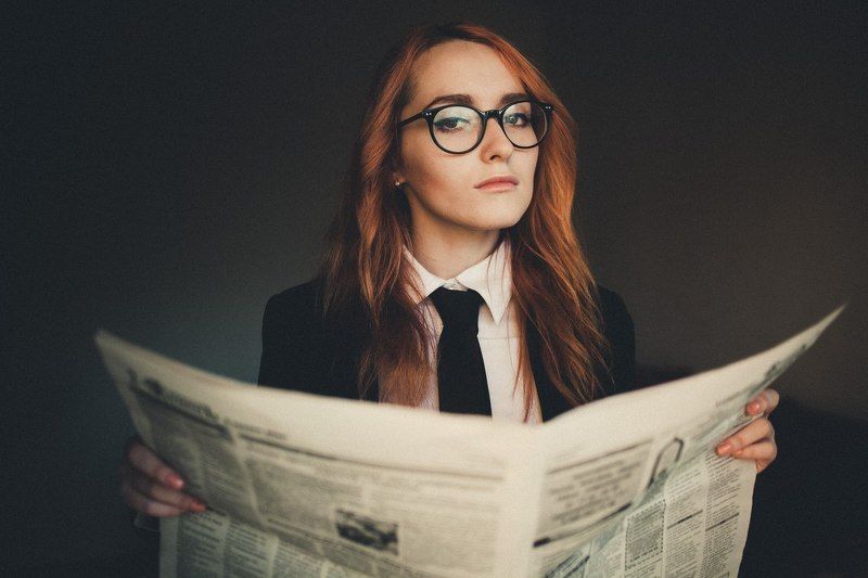 Бизнес, Газета, Девушка, Портрет Бизнес леди фото превью