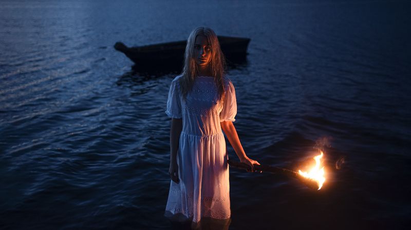 Женский портрет, постановочная фотография, ню Во тьме ночной  фото превью