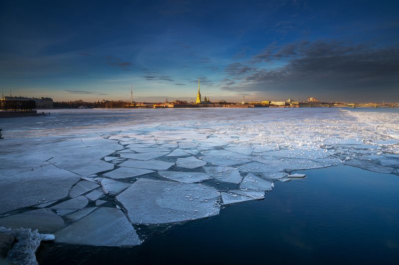 Просыпается Нева фото превью