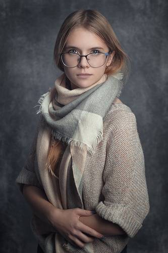 Девушка в очках