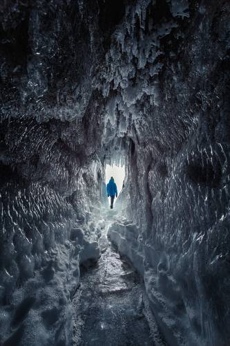 Ледяные гроты Байкала