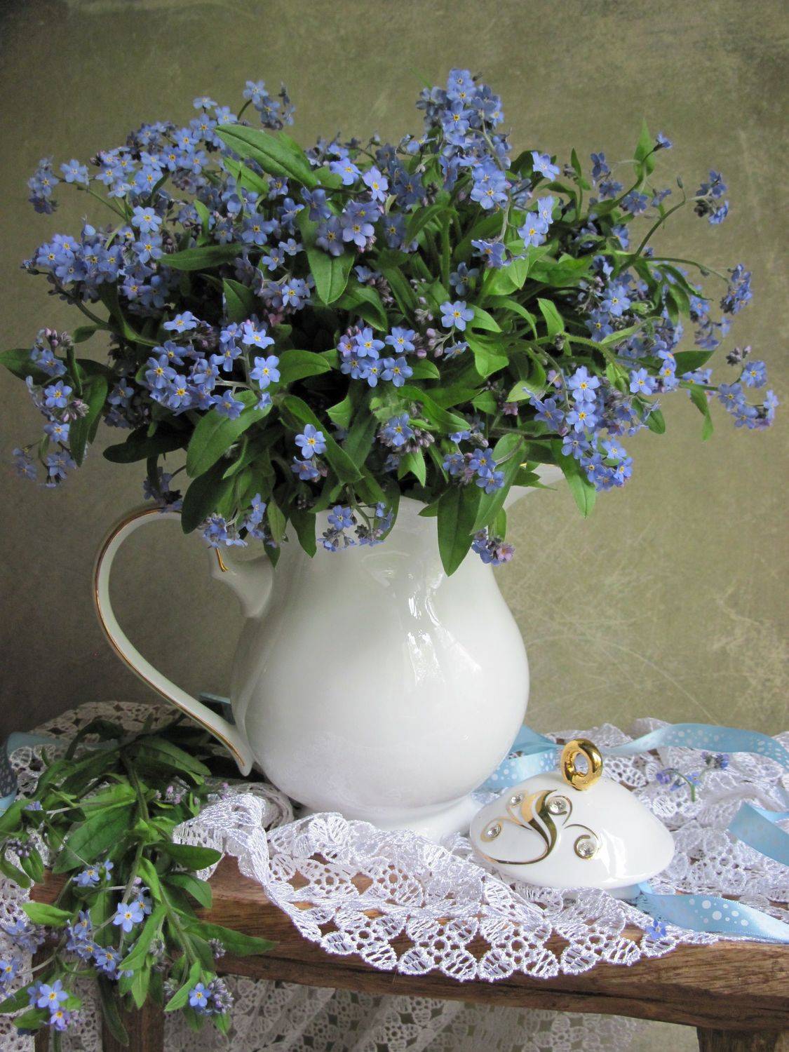 цветы, букет, незабудки, кувшин, фарфор, салфетка, лента, Наталия Тихомирова