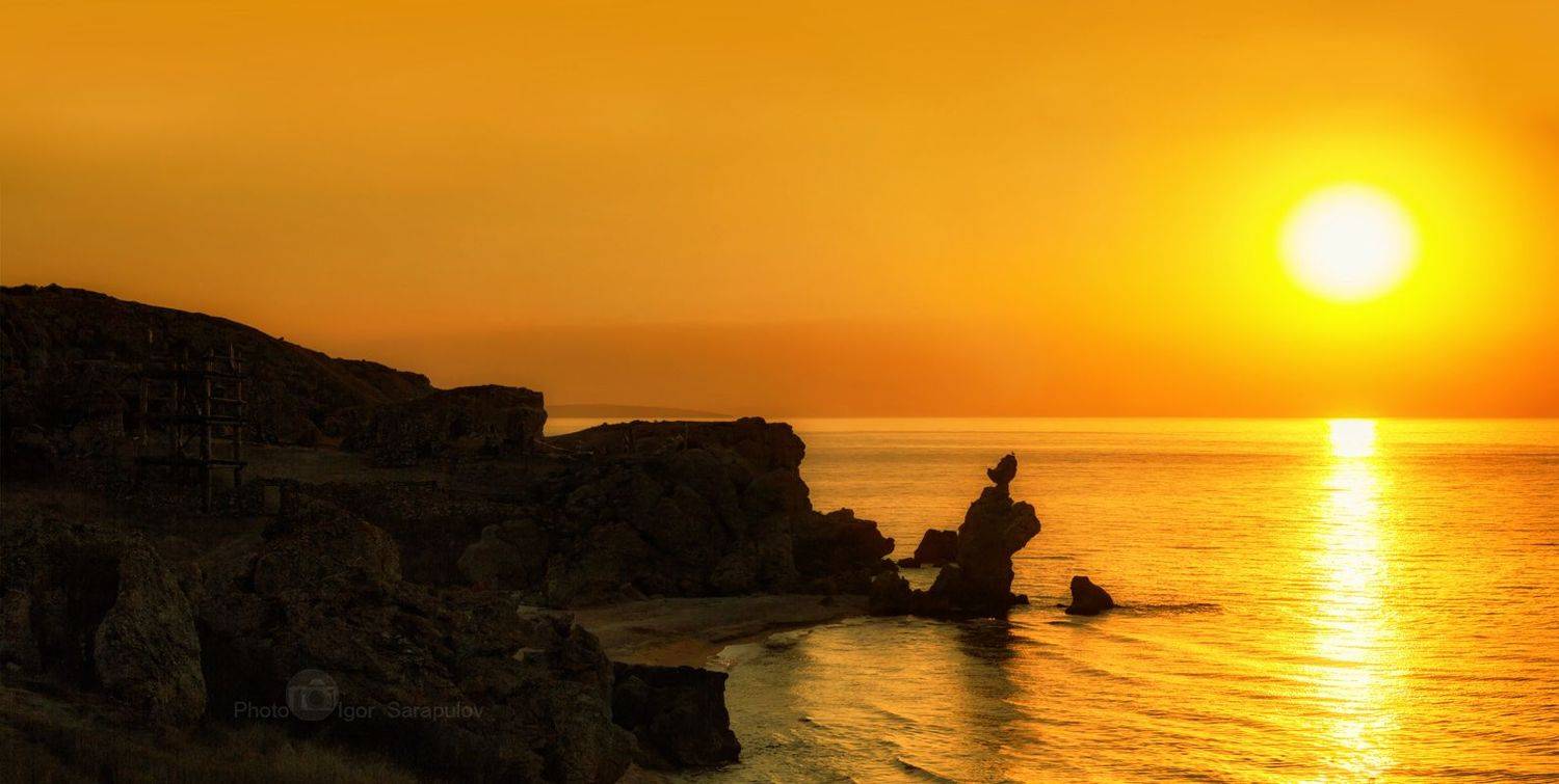 солнце, скалы, скала петух, рифы, путешествие на автомобиле, природный парк караларский, природа, панорама, лето, крым, закат, дикий пляж, дикий отдых, генеральские пляжи, вечерняя заря, вечер, бухта шкордовых, береговая линия, азовское море, август, Сарапулов Игорь