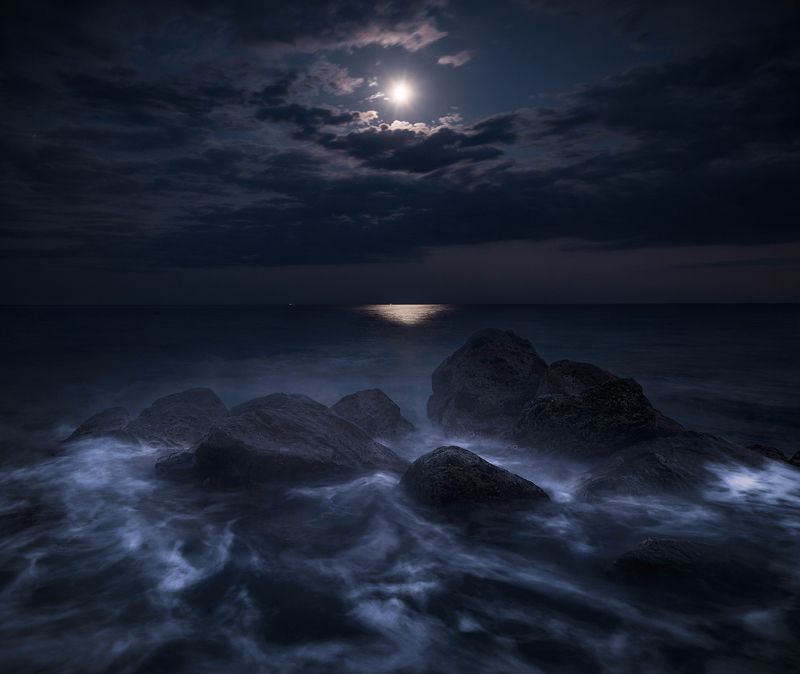Landscape seascape sea longexpo night moon moonlight Liguria Italy The Art of Unconceled фото превью