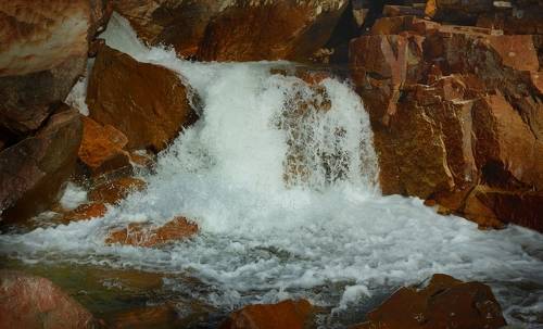 Маленький водопад
