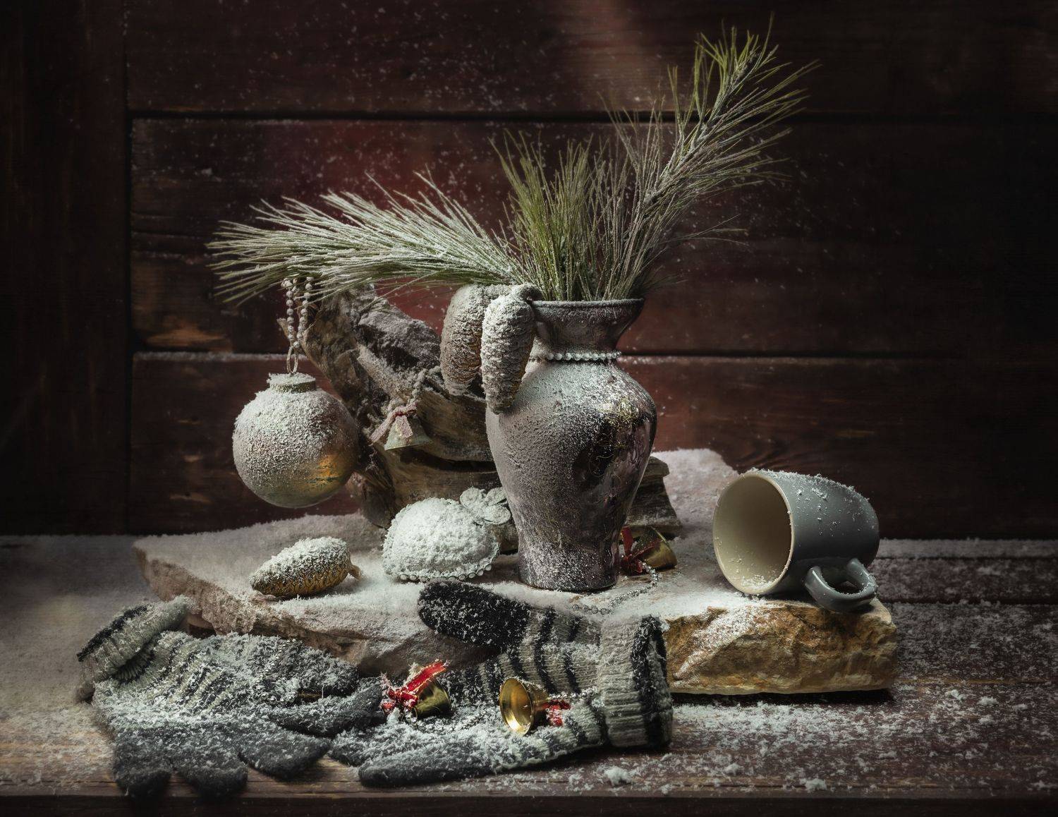 натюрморт, новогодние игрушки, сосновая ветка, снег, световая кисть., Вадим Кулинский