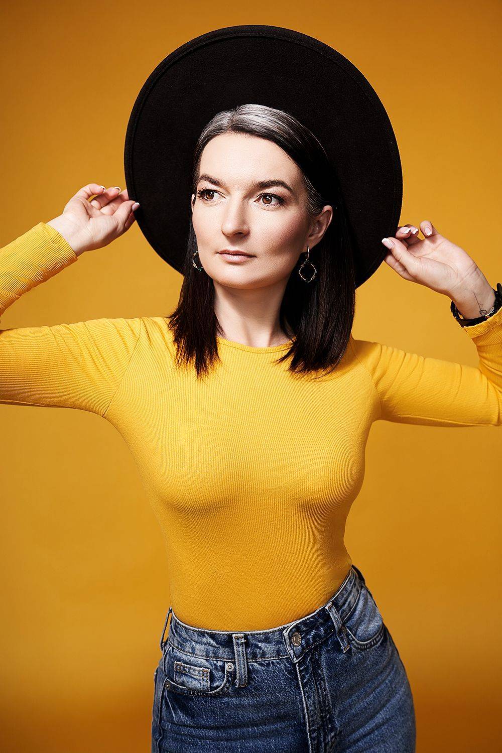 девушка,  шляпа, седина, желтый, джинсы, Дарья Комарова