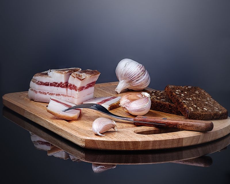 Сало, чеснок, хлеб, запах Запах сала с чесноком фото превью