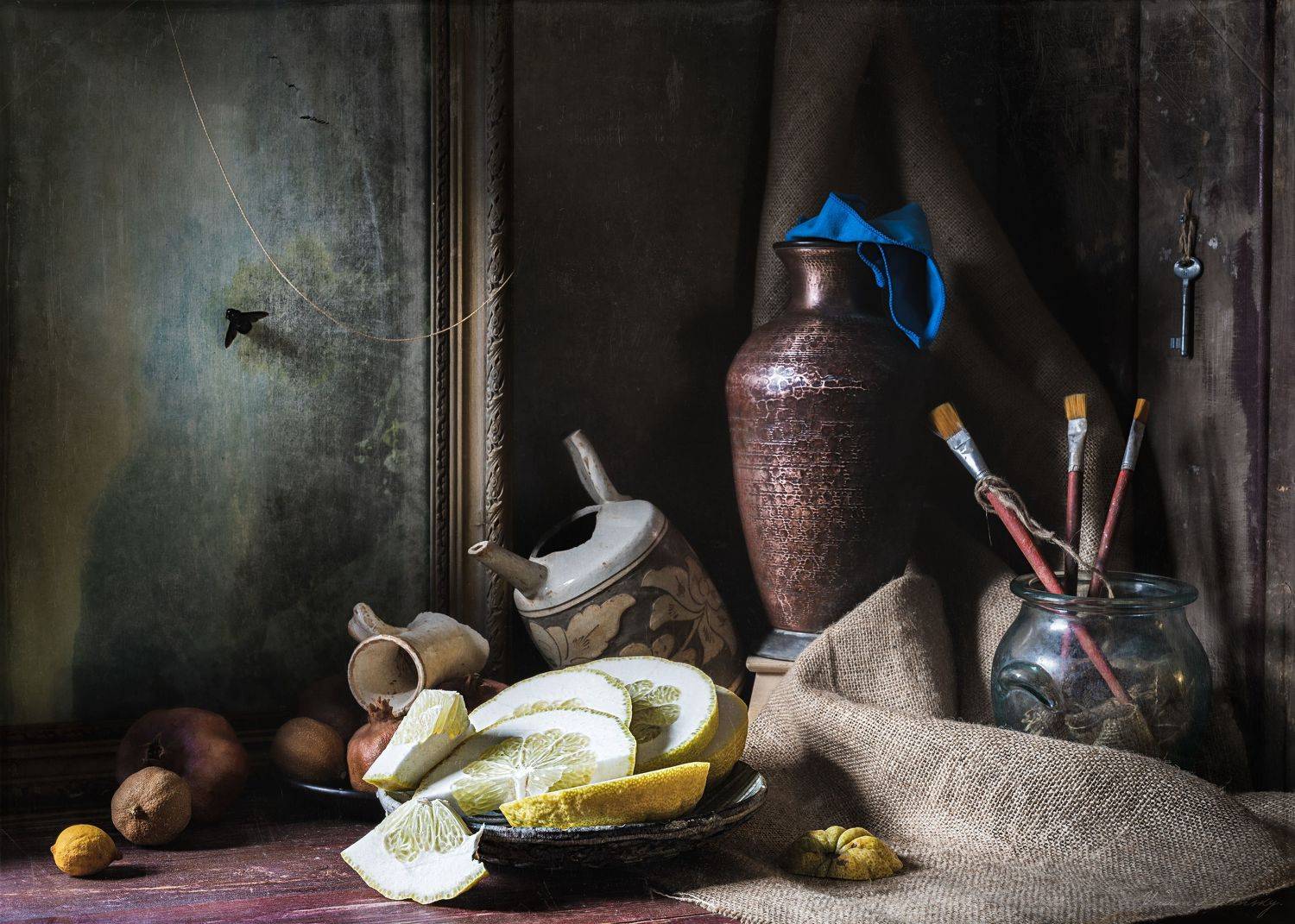 натюрморт, Citrus maxima, медная ваза, керамика, картина, кисти, мастерская художника, свет из окна., Вадим Кулинский