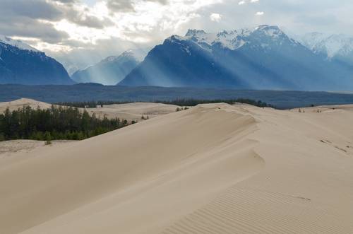 свет над хребтом