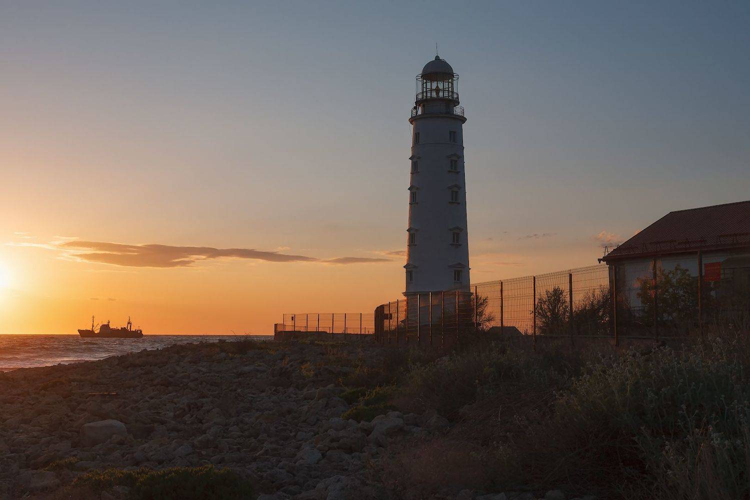 севастополь, море, закат, маяк., Владимир Дубинин