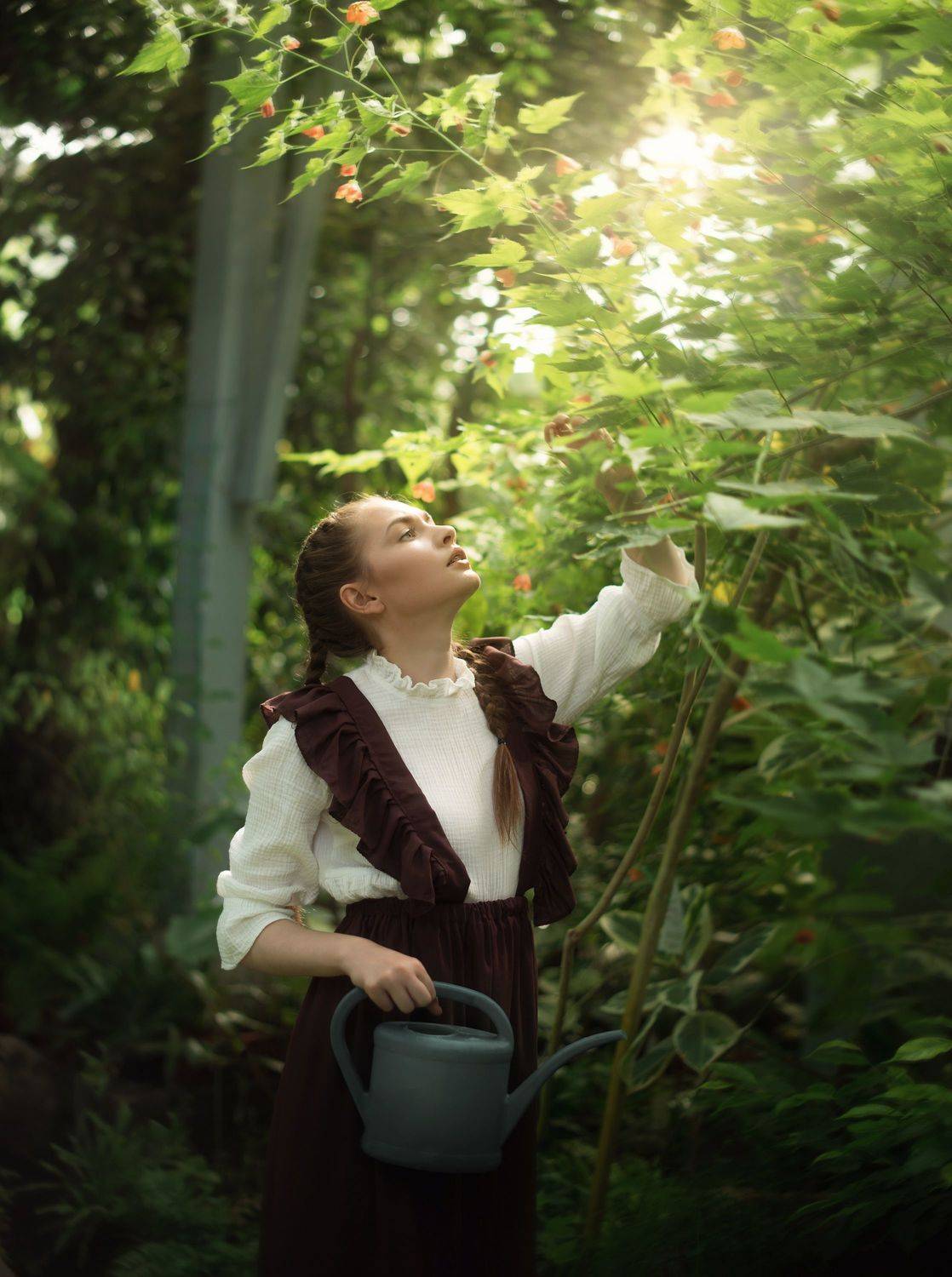 девушка, лето, сад, зелень, растения, ботаника, Екатерина Лобанова