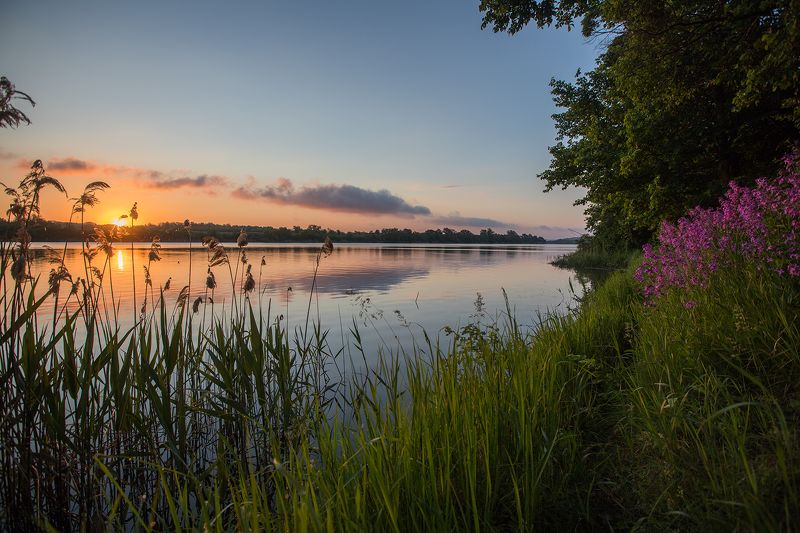 Рассвет на реке фото превью