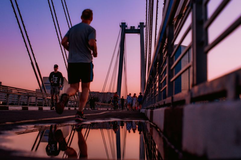 закат,небо,люди,город,архитектура,портрет Вантовый мост Красноярск фото превью