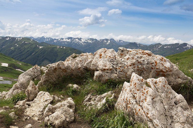 Камни на перевале фото превью