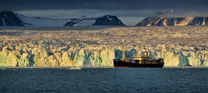 Арктика шпицберген, Корабль, Море дикая природа, Ориго, Полярный день, Рассвет, Северное море полярным днем в далекой Арктике фото превью